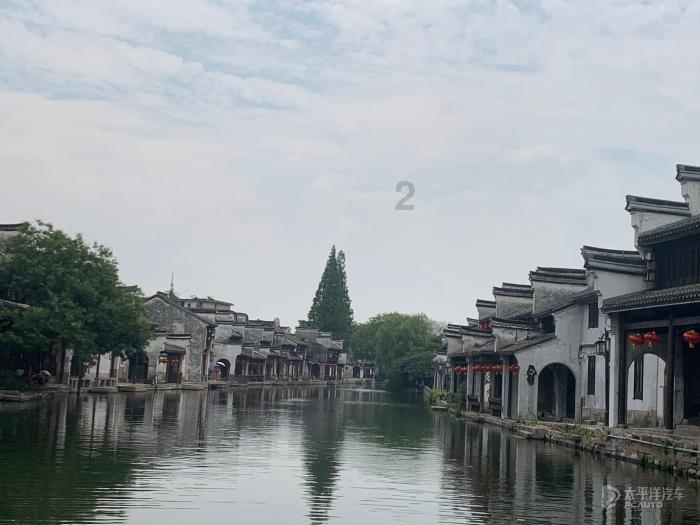 逃离奇异森林