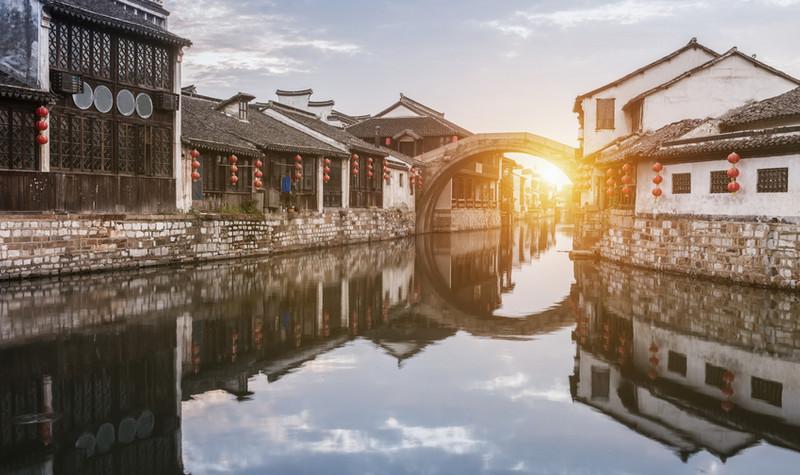 摆动小圆球
