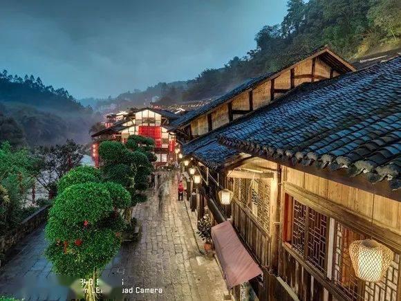古怪巫师逃离村庄